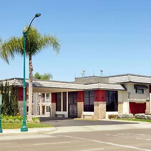Days Inn&suites By Wyndham At Disneyland Park Anaheim
